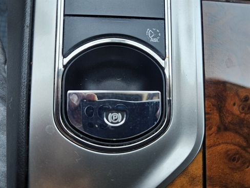 Used 2013 Jaguar XF image 34