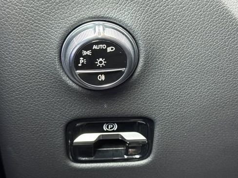 Used 2025 Mercedes-Benz GLC 300 4MATIC image 42