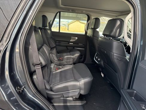 New 2025 Ford Expedition Platinum image 10