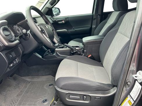 Certified 2022 Toyota Tacoma TRD Sport w/ Technology Package AWD/4WD image 10