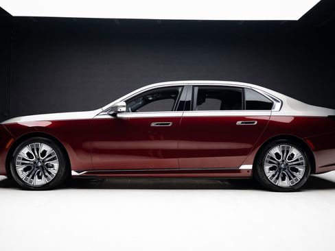 Used 2023 BMW i7 xDrive60 w/ Executive Package 2 image 19