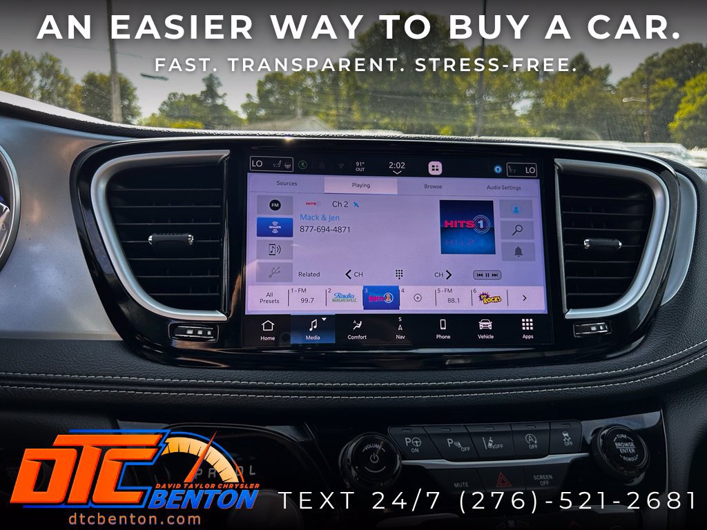 Used 2025 Chrysler Pacifica Limited AWD/4WD image 16