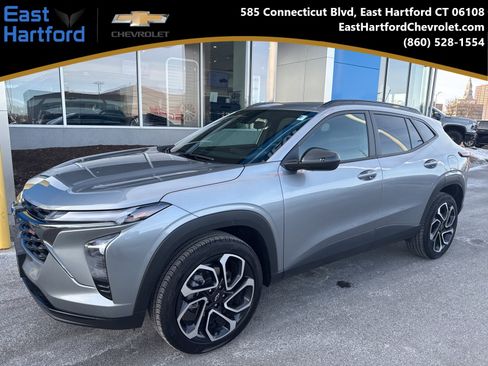 Used 2025 Chevrolet Trax RS w/ Sunroof Package image 1