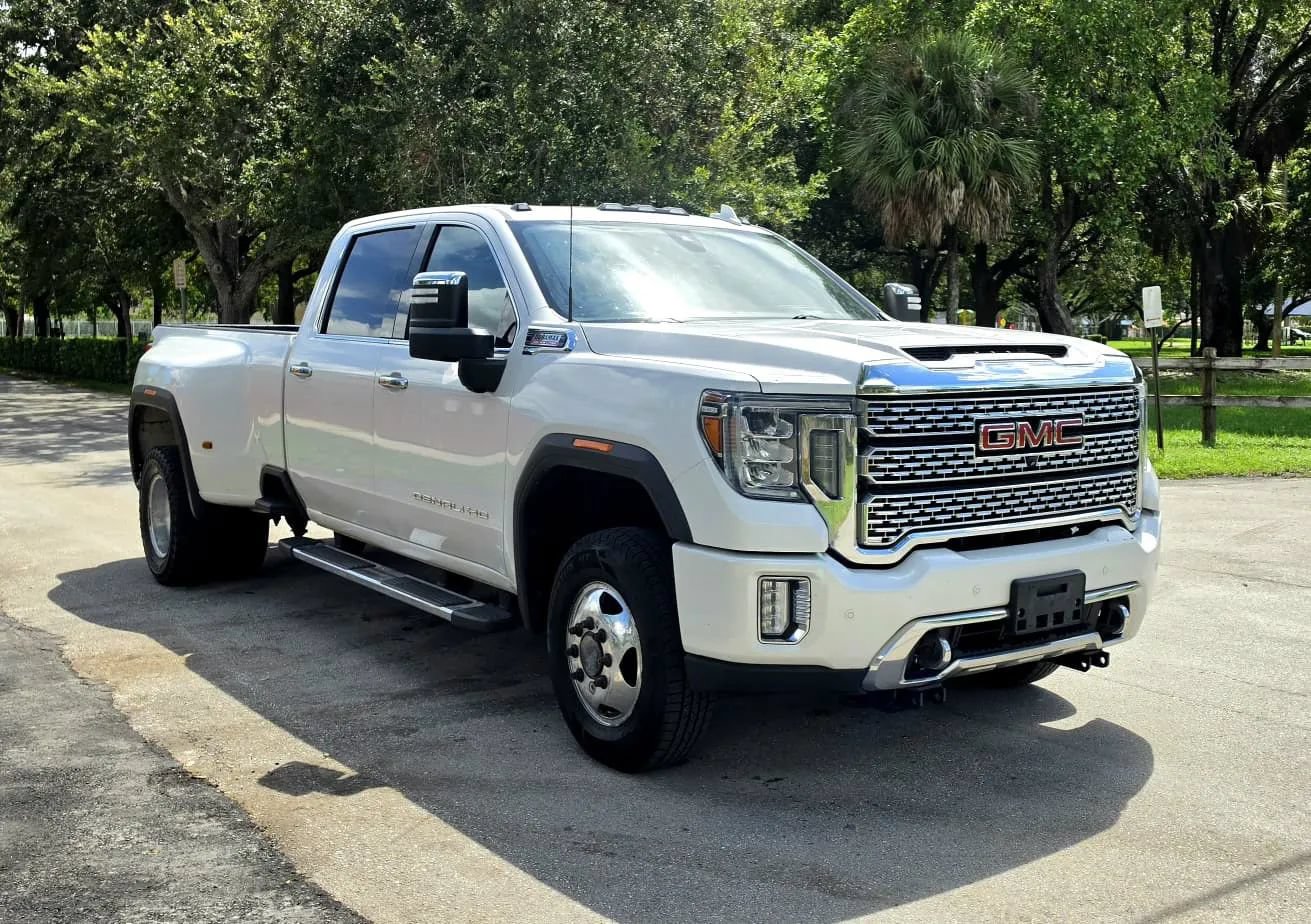 Used 2020 GMC Sierra 3500 Denali w/ Denali Ultimate Package AWD/4WD image 3