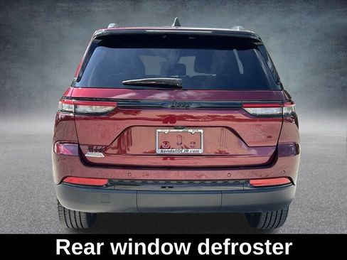 Certified 2024 Jeep Grand Cherokee Altitude image 8