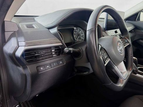 Certified 2023 Nissan Altima 2.5 SV w/ SV Premium Package AWD/4WD image 8