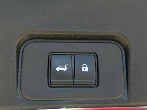 Used 2025 Nissan Rogue SV AWD/4WD image 23