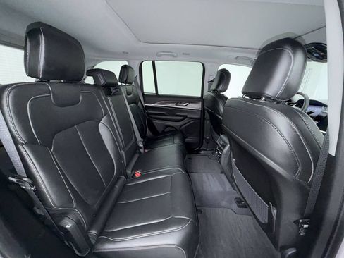 Used 2023 Jeep Grand Cherokee Limited AWD/4WD image 6