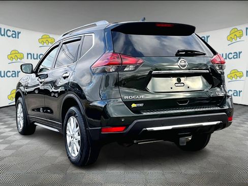 Used 2019 Nissan Rogue SV image 4