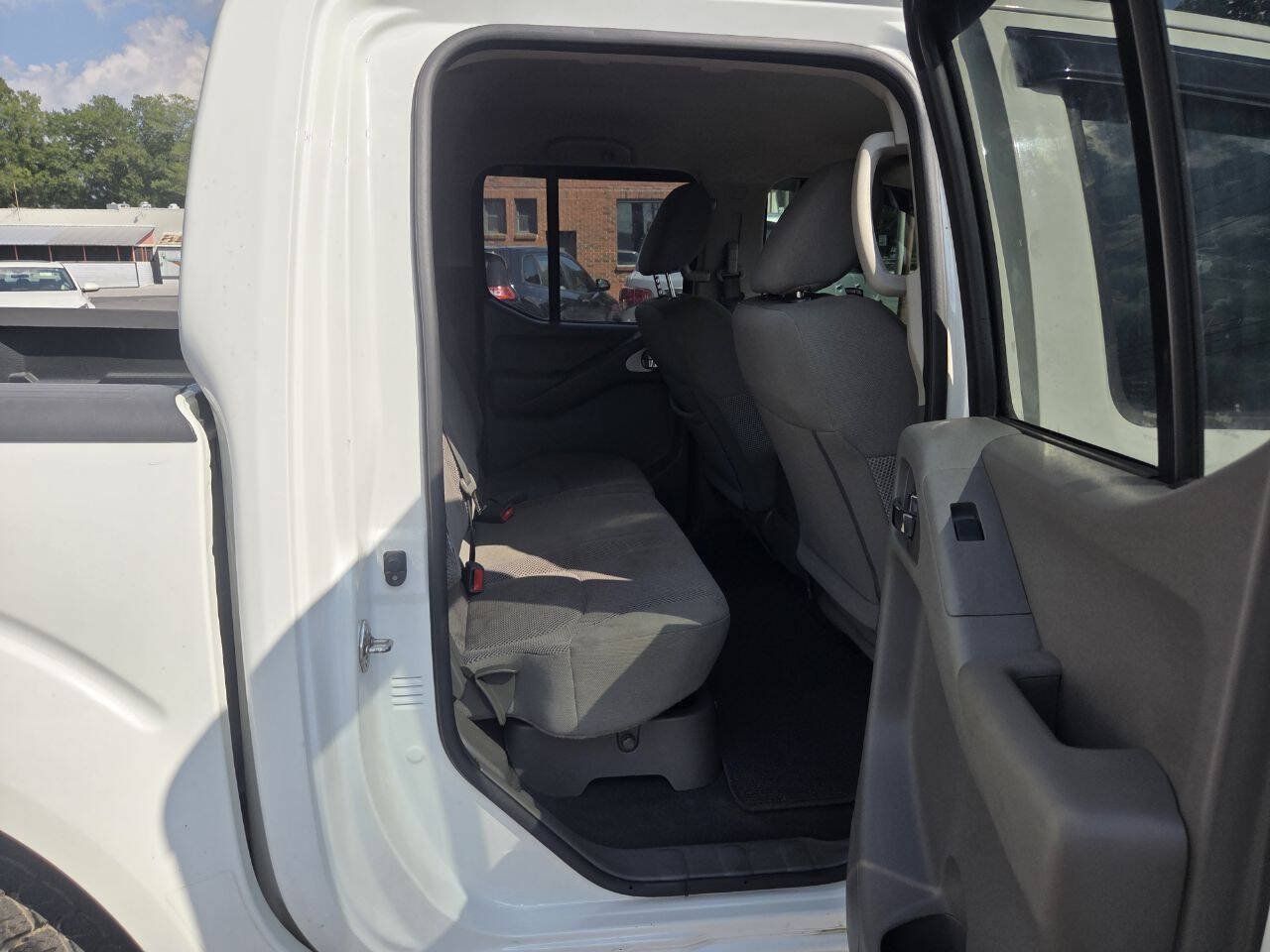 Used 2019 Nissan Frontier SV AWD/4WD image 17