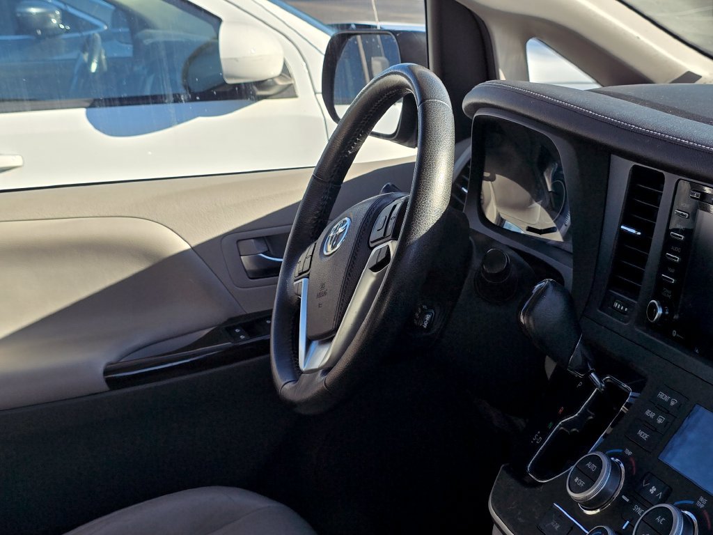 Used 2020 Toyota Sienna XLE FWD image 16