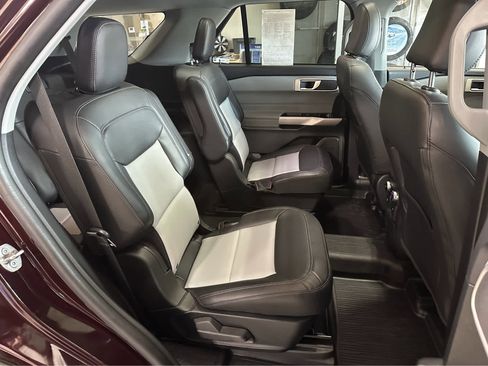 Used 2022 Ford Explorer XLT w/ Equipment Group 202A image 36