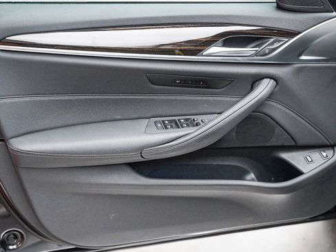 Certified 2023 BMW 530e RWD image 24