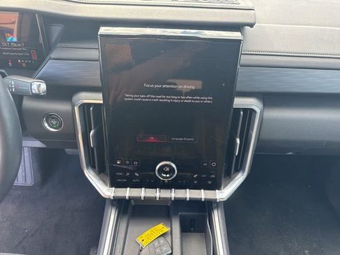 Used 2025 GMC Acadia Elevation image 12