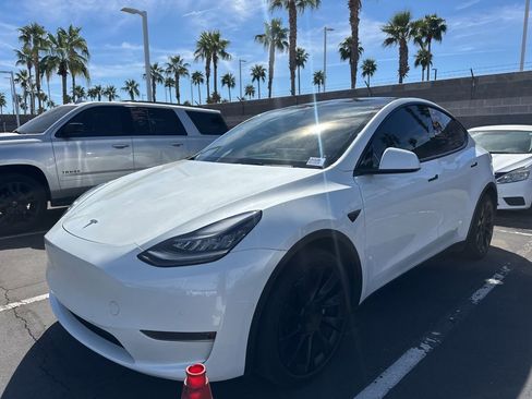 Used 2021 Tesla Model Y Long Range image 3