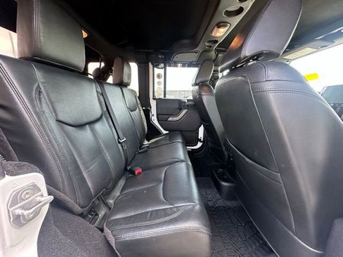 Used 2016 Jeep Wrangler Unlimited Sahara w/ Connectivity Group image 29