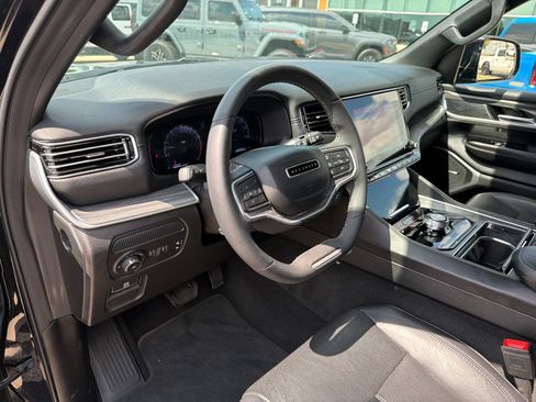Used 2024 Jeep Wagoneer Series II w/ Flexible Seating Group RWD image 10