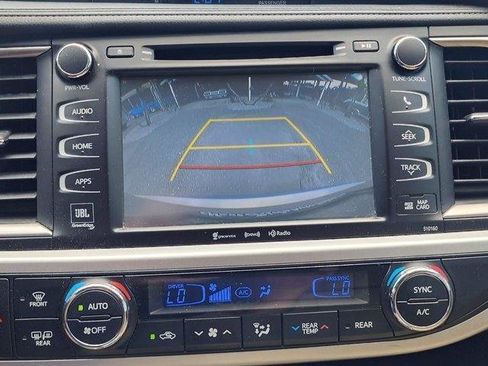 Used 2016 Toyota Highlander Limited FWD image 26