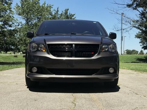 Used 2018 Dodge Grand Caravan SE FWD image 2