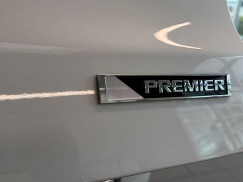 Used 2018 Chevrolet Suburban Premier AWD/4WD image 15