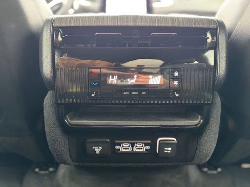 Used 2022 Jeep Wagoneer Series III image 14