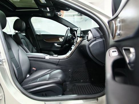 Used 2019 Mercedes-Benz C 300 4MATIC Sedan image 23