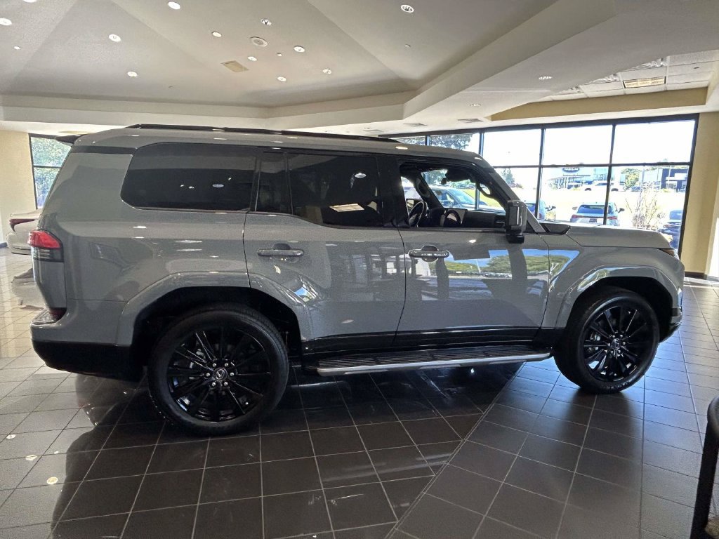 Used 2026 Lexus GX 550 w/ Accessory Package (2T) AWD/4WD image 2