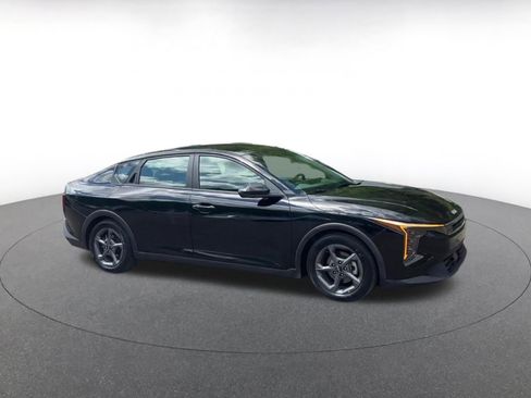 Used 2025 Kia K4 FWD image 2