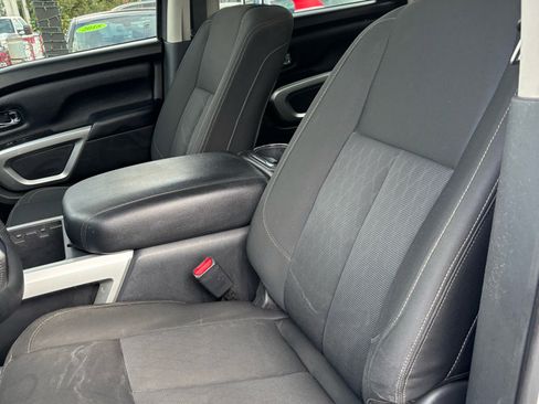 Used 2017 Nissan Titan SV image 7