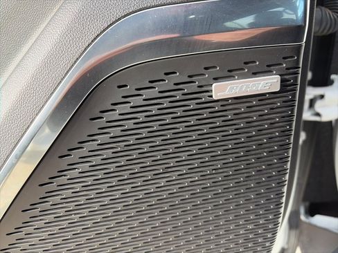 Used 2025 GMC Acadia Elevation image 18