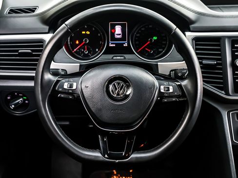 Used 2018 Volkswagen Atlas SE image 18