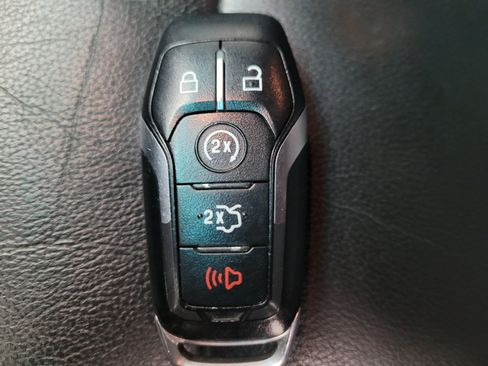 Used 2016 Ford Explorer XLT w/ Equipment Group 202A AWD/4WD image 32