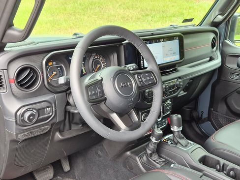Used 2026 Jeep Wrangler Unlimited Rubicon w/ Safety Group AWD/4WD image 4