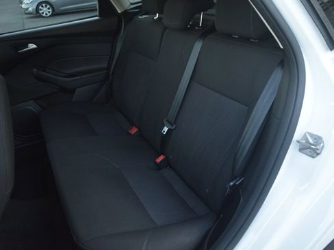 Used 2017 Ford Focus SE FWD image 7
