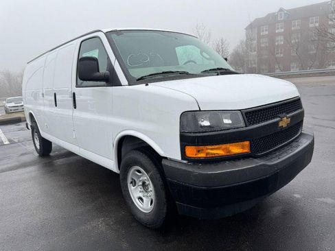 New 2026 Chevrolet Express 3500 Extended image 2