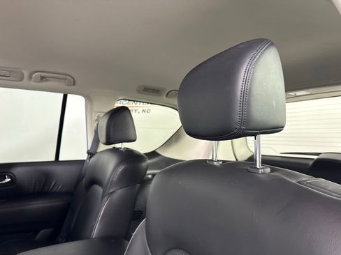 Used 2024 Nissan Armada SL w/ Captain's Chairs Package image 29