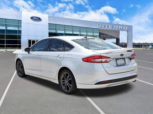 Used 2018 Ford Fusion SE w/ Equipment Group 201A FWD image 2