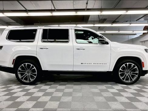 Used 2024 Jeep Grand Wagoneer Series III w/ Rear-Seat Entertainment Group AWD/4WD image 15