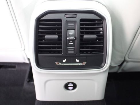 New 2026 Porsche Macan image 27