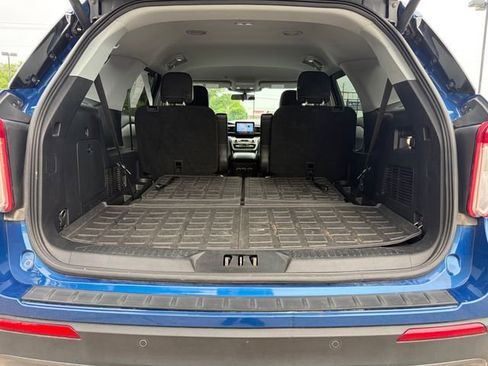 Used 2022 Ford Explorer XLT w/ Equipment Group 202A AWD/4WD image 11