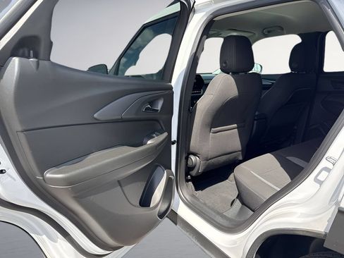 Used 2025 Chevrolet TrailBlazer LT AWD/4WD image 25