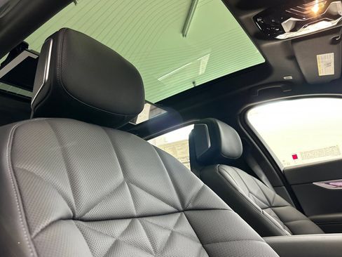 New 2026 BMW 740i w/ Premium Package image 24