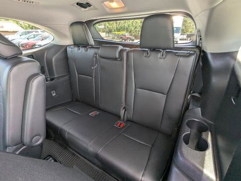 Used 2021 Toyota Highlander XLE FWD image 15