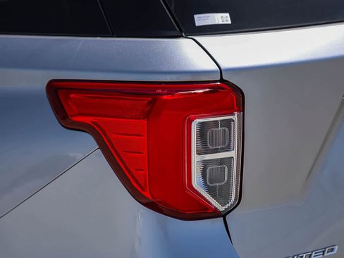 Used 2021 Ford Explorer Limited w/ Equipment Group 301A RWD image 9