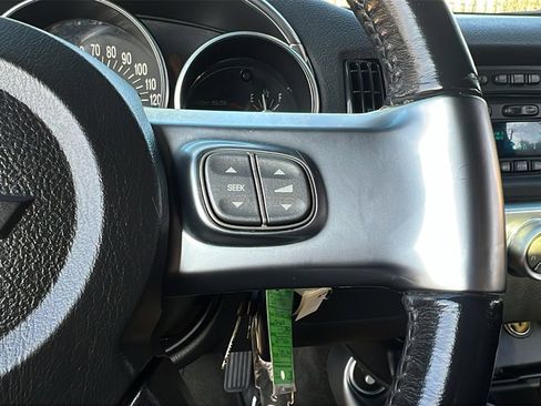 Used 2005 Chevrolet SSR w/ Preferred Equipment Group image 28