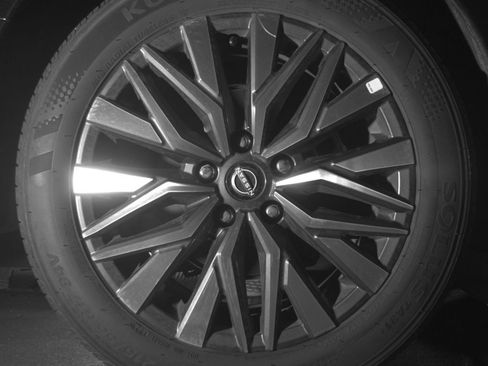 Used 2025 Nissan Altima 2.5 SV FWD image 18