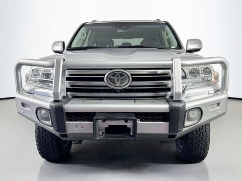 Used 2016 Toyota Land Cruiser image 2