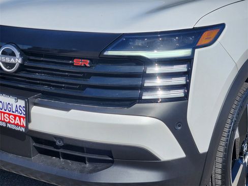 New 2026 Nissan Kicks SR image 5