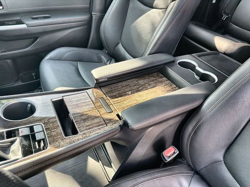 Used 2025 Toyota Sienna Platinum image 22