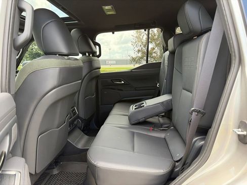 Used 2025 Lexus GX 550 w/ Accessory Package (CT) AWD/4WD image 44